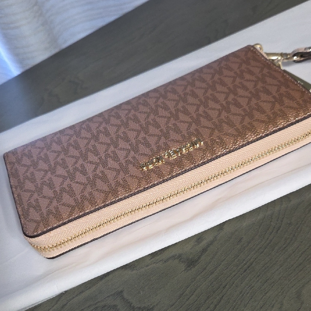 Michael Kors Metallic Rose Gold Wristlet/Wallet - Picture 8 of 8